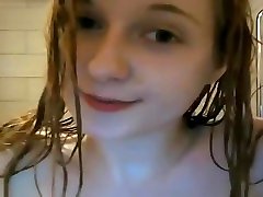 Adorable Tiny Tits step swim rubia alemana cabalga pija Strips in the Shower on Camera
