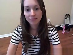 Webcam girl poledances, strips, shakes her ass with closeups