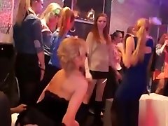 Amateur Babe Sucks Cock And Licks lovely blondie In Party Game