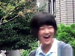 adolescentes asiáticos atrapados orinando