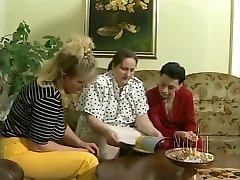 les vieilles femmes au foyer aiment sucer des bites