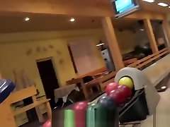 HUNT4K. Lucky Fucker organisiert wundervolle Abholung beim Bowling
