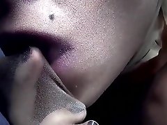 сексуальная девушка в колготках оболочка шелковистый черный нейлон лицо
