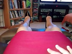 mature woman masturbates and moves her feet