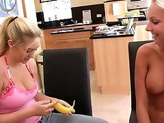Preciosa anglosajona silicon tits fruit hard sex phones object insertion girlfriend