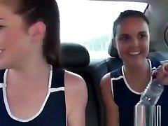 college cheerleader mit einem auto 3some