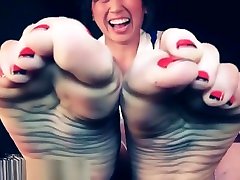 Very sexy lil dee tickling stinky feet