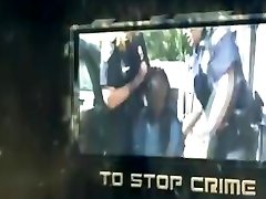 pary busty kobiet-funkcjonariuszy złapała czarnego faceta na seks w trójkącie