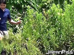 Japanese schoolgirls peeing really hard at lunch break