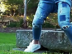 le nectar de la nature-tina dasie joue à des jeux de pisse risqués dans un parc public