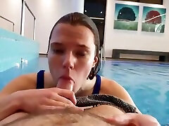 video xxx dog 2018 in the pool