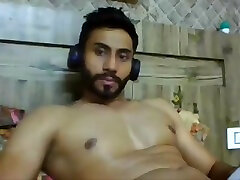handsome and sexy se corre follando guy showing off