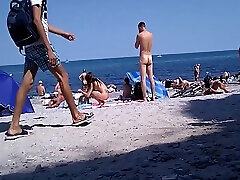 برهنه, دختران در ساحل