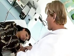 doctor follando a tu sexy cliente