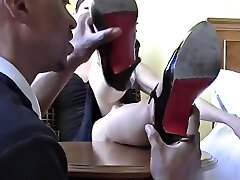 Goth Mistress foot massage