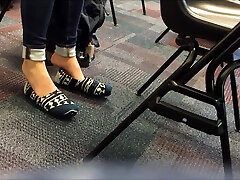 Candid Japanese Girl Toms Shoeplay in class