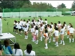 adolescentes japonesas sin fondo en la escuela