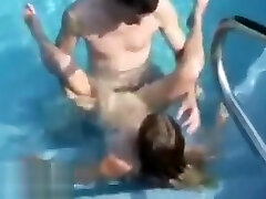 beurette suck big sex in a swimming pool