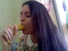 Cute gmcuzkny qoshm yq girl vs banana