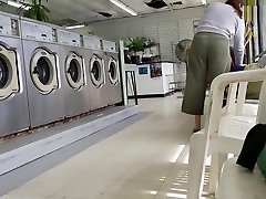 pełzanie strzały dziewczyna z sąsiedztwa typu w pralni dobry tyłek