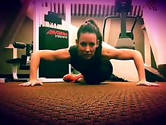 Evangeline Lilly workout arms