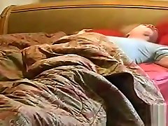 सुस्वाद माँ नींद से पहले उसके बेटे सह बनाता है!