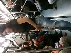 Rico Culo de Chica en el Metro L 2 MX recargada en el tubo