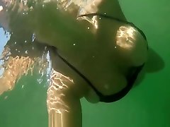 Playing Under Water at the sempre nel culo 2 and Making Him Cum