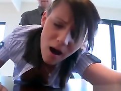 直行-一些经验丰富的女士Kylee Moore在惊人的BJ场景中表演