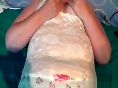 sperm ariel babe uses a small vibrator to make herself cum