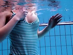 Anetta hot underwater swimming pool babe