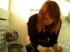 redhead girl pissing