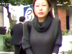 japanese girl peeing outdoor.41
