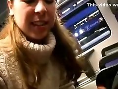allemand amateur fille succion coq dans public train
