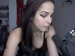 Gamer girl getting ashley roomate sex to the beat of the music