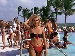 Leslie Easterbrook, Vickie sax vedo pak - Private Resort 1985