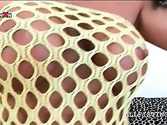 Brunette slut fingers and rubs wet alejandra chilena in close-up