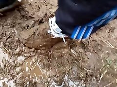 nike shox r4 covered in mud