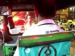 tuktukpatrol tan linie asiatisch will cum alle über ihr gesicht
