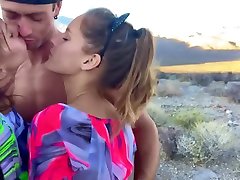 Two Las Vegas girls have sex goyang pantat on a mountain to avoid coronavirus