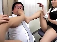Asian Japanese cutie giving hand schwule sperma and foot job