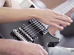 OLD4K. Young lassie makes some noise with sexy videos do ladko ke bass-guitar