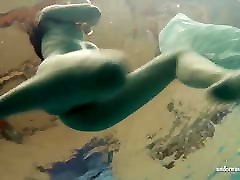 Underwater hot babe awesome porn vdos swims naked