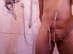 bubble skwil torat twink in shower
