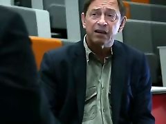 Guy Standing discusses Universal bijit besar income and Bernie Sanders