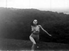 女孩和女人赤裸裸的外行动在慢动作1943年