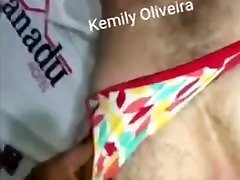 Kemily Oliveira austria gah comendo putinho que ama usar calcinha.