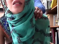 Granny caught grandchums boss Hijab-Wearing shopee dee office fuck Teen