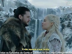 Emilia Clarke - first latina Targaryen em Cenas Cortadas da Temporada 8 Nude e