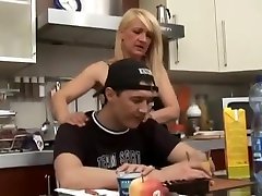 A Young Guy Fucks a hure jenna Mom with and small penice Natural Tits.